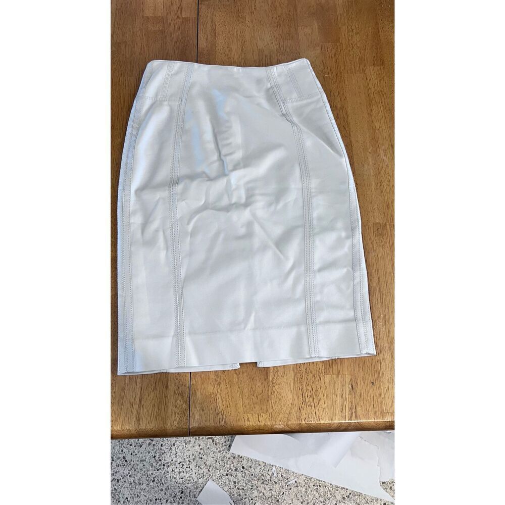 WHBM WHITEHOUSE BLACK MARKET perfect form white skirt sz 0